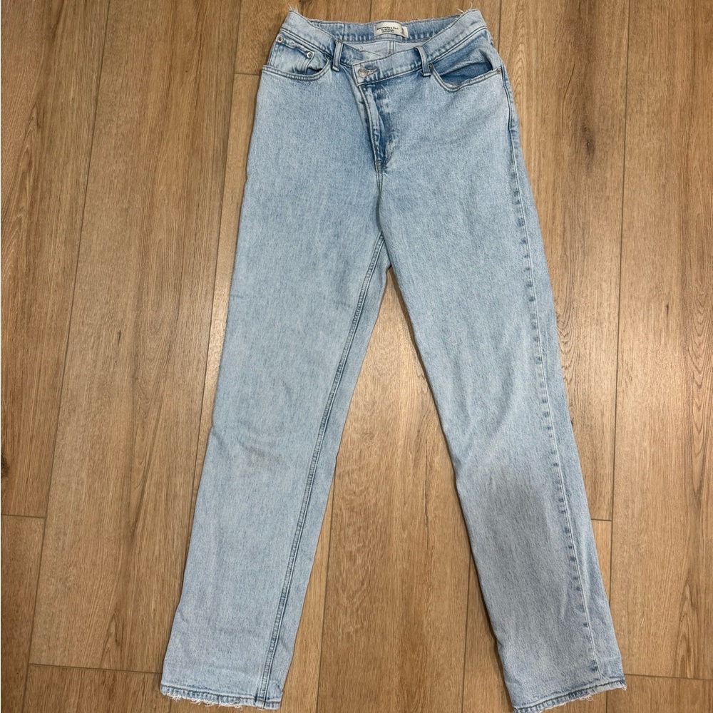 Light Wash High-Rise Women's Jeans